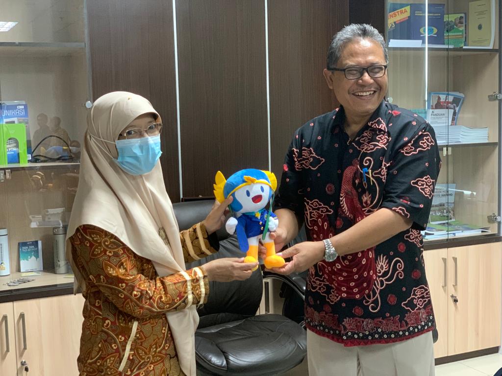 Benchmarking Pimpinan Universitas Negeri Surabaya