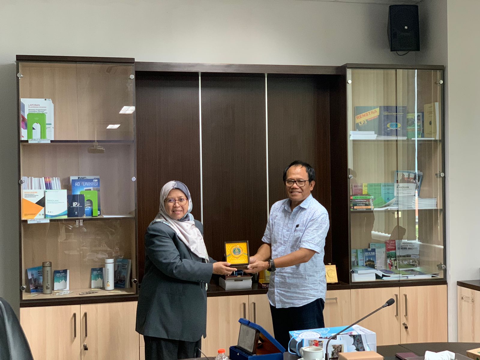Penerimaan Benchmarking dari Tim Pusat Unggulan Ilmu Pengetahuan dan Teknologi Javanologi Universitas Sebelas Maret
