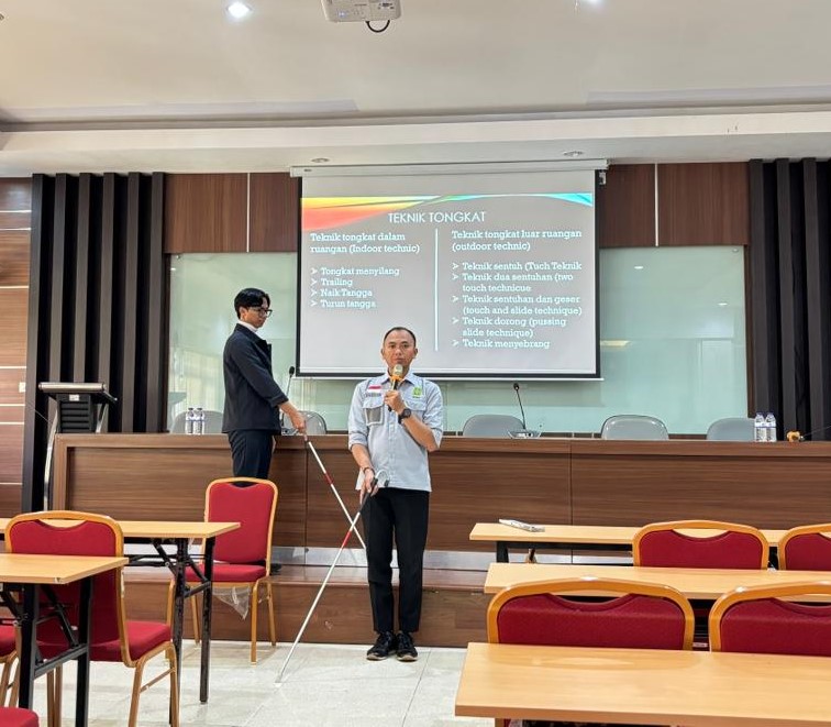 UM Tingkatkan Pemahaman Inklusivitas lewat Pelatihan Orientasi Mobilitas